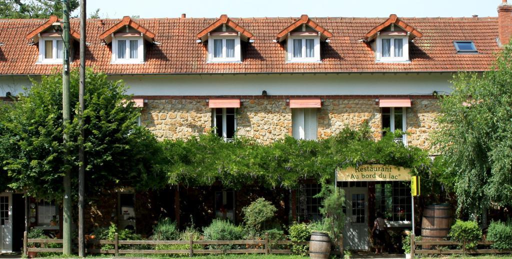 Au Bord Du Lac Hotel Saint-Remy-les-Chevreuse Exterior photo